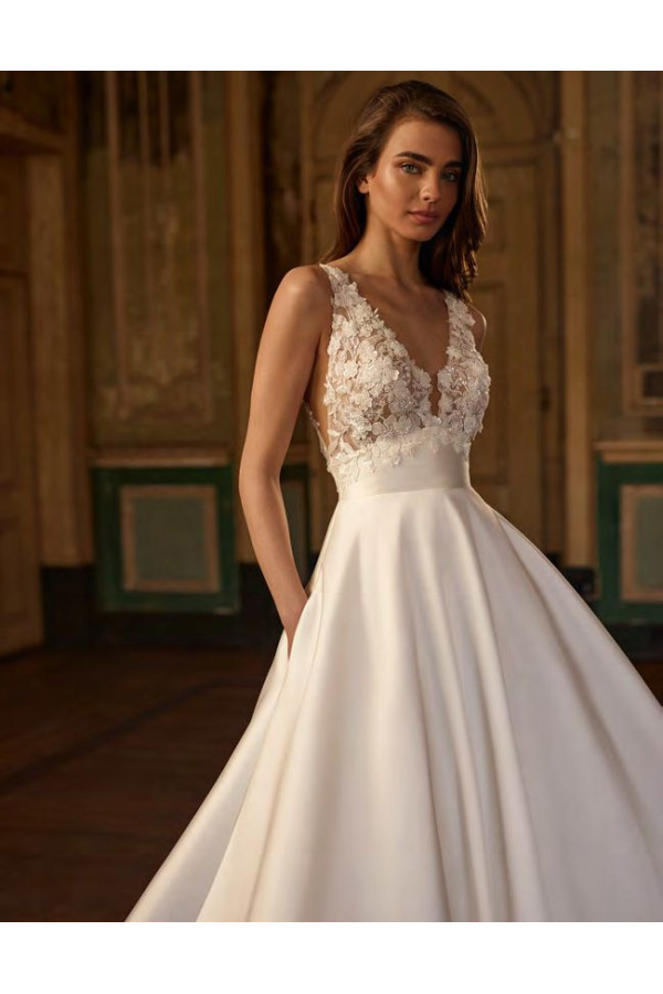 L'abito da sposa Romee, avorio, ampio, mikato Alberto Palatachi
