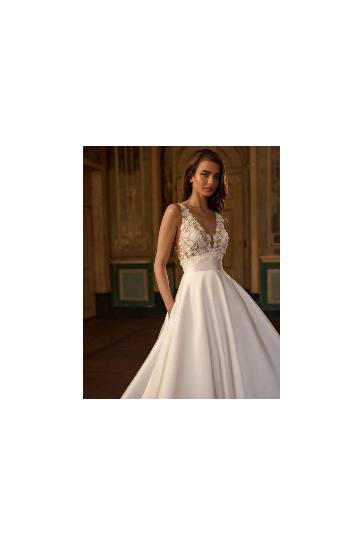 L'abito da sposa Romee, avorio, ampio, mikato Alberto Palatachi
