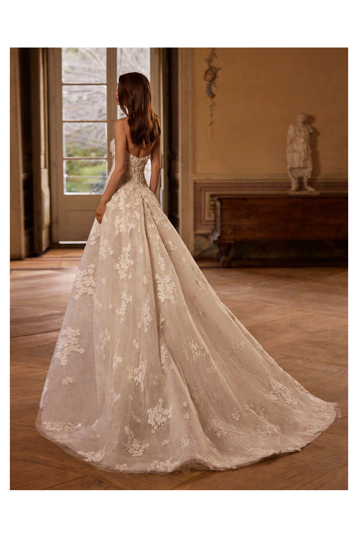 Abito da sposa Melia, avorio, in mikado, ampio di Alberto Palatachi