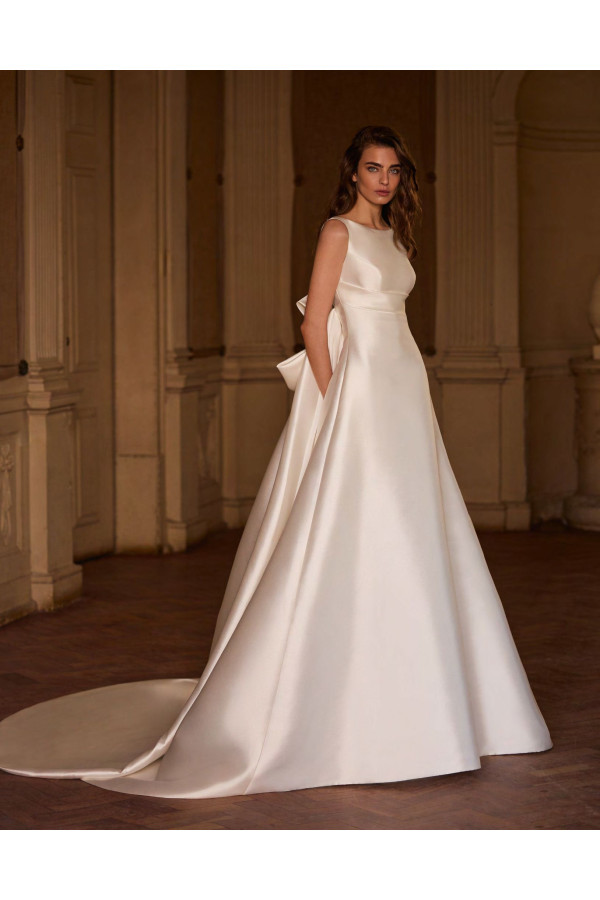 Abito da sposa Melia, avorio, in mikado, ampio di Alberto Palatachi