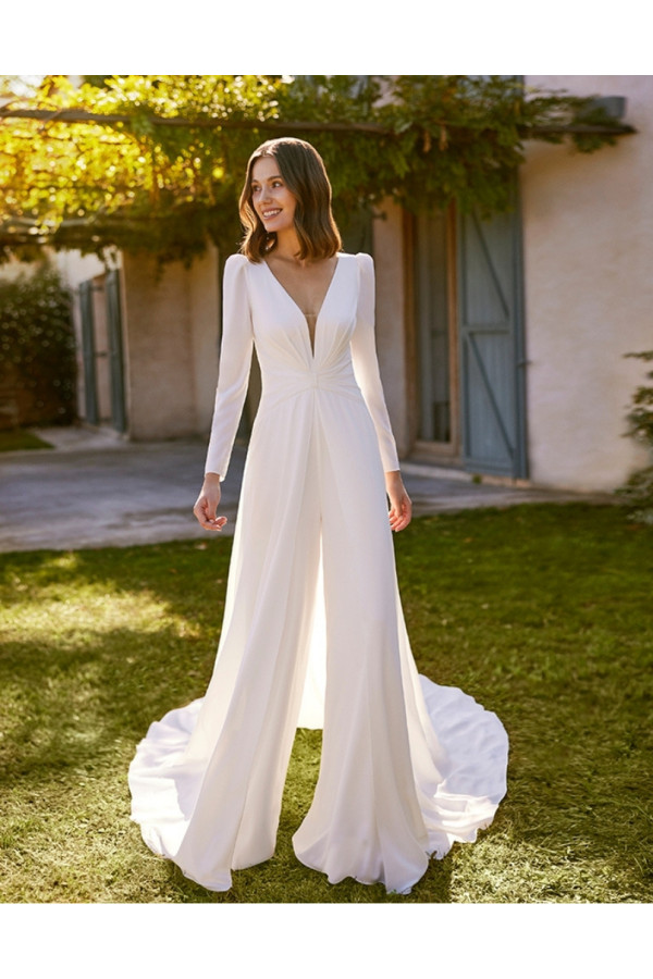 Abito da sposa avorio in crep a pantalone di Alma Novia