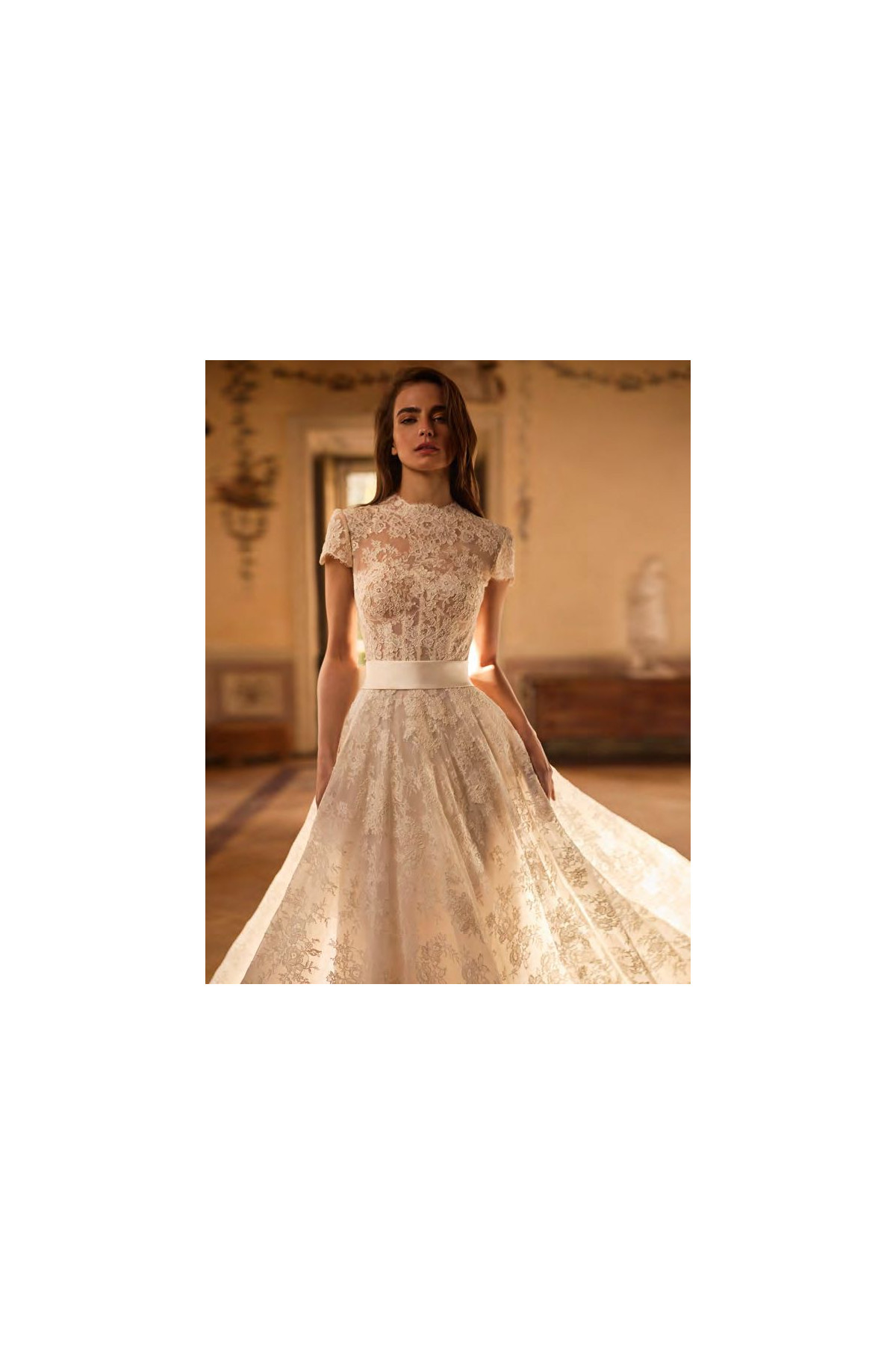 Yara Abito da sposa avorio a sirena in pizzo di Alberto Palatchi