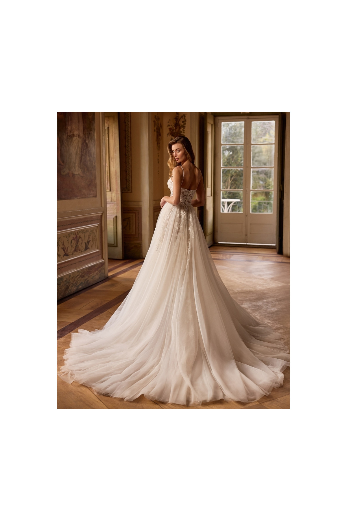 Yara Abito da sposa avorio a sirena in pizzo di Alberto Palatchi