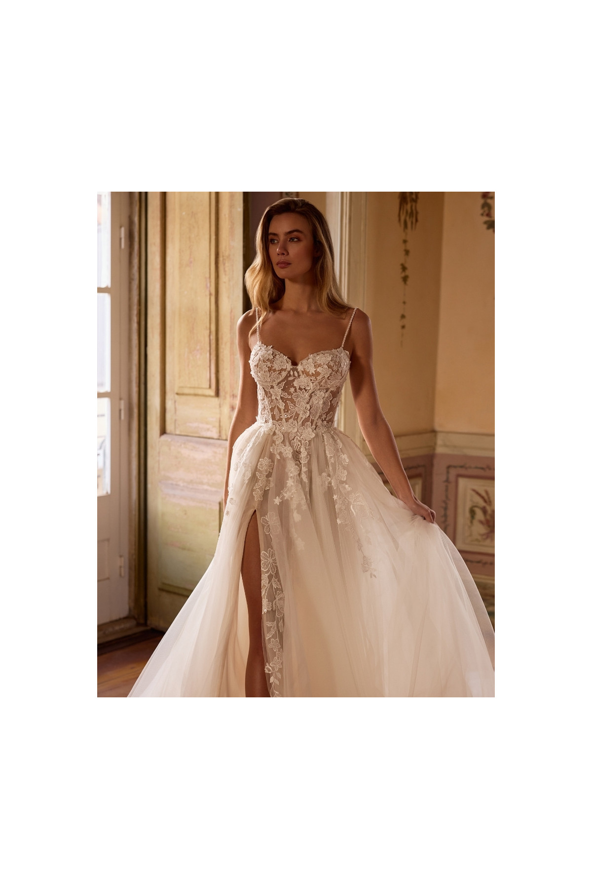 Yara Abito da sposa avorio a sirena in pizzo di Alberto Palatchi