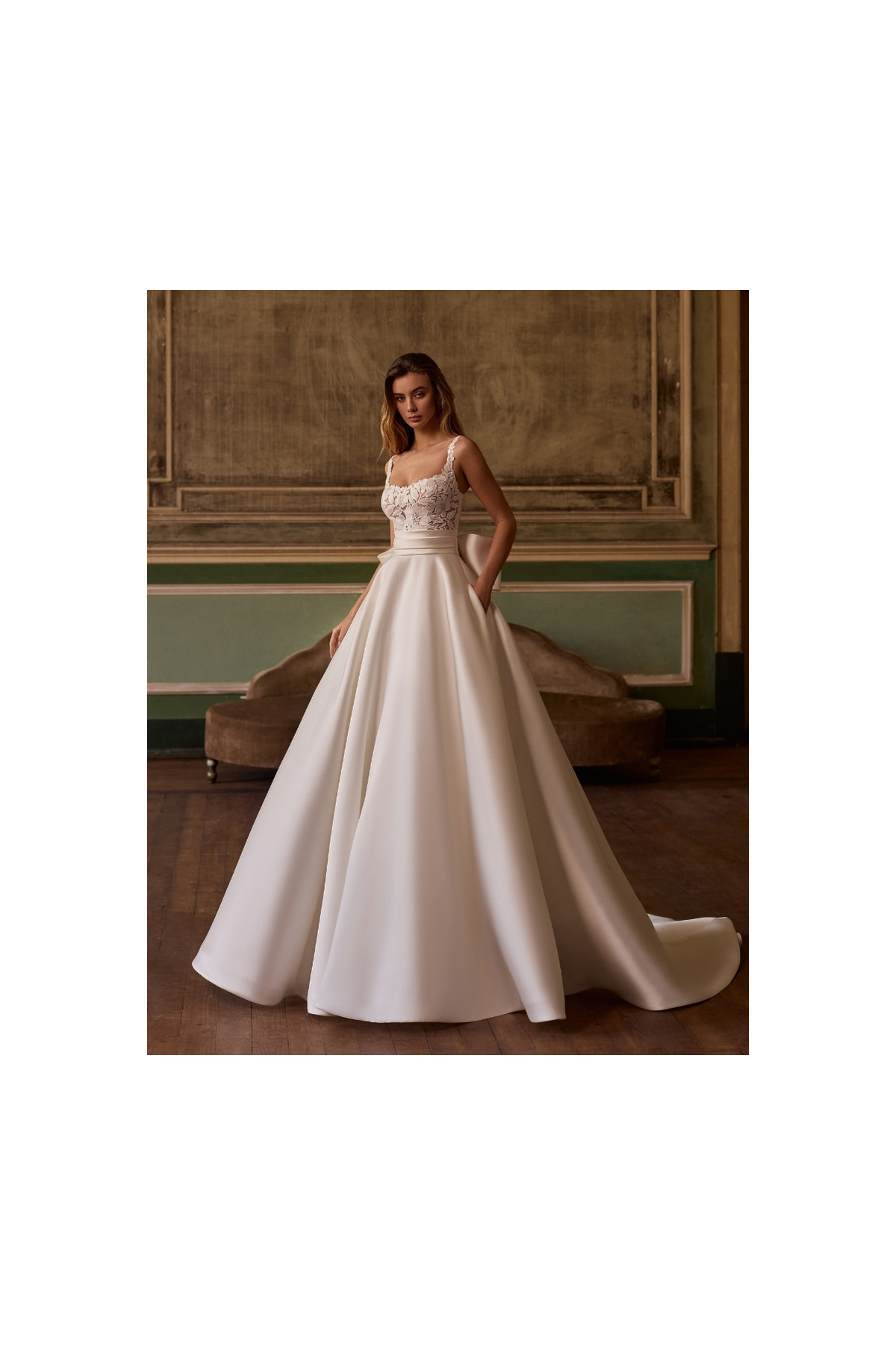 Yara Abito da sposa avorio a sirena in pizzo di Alberto Palatchi
