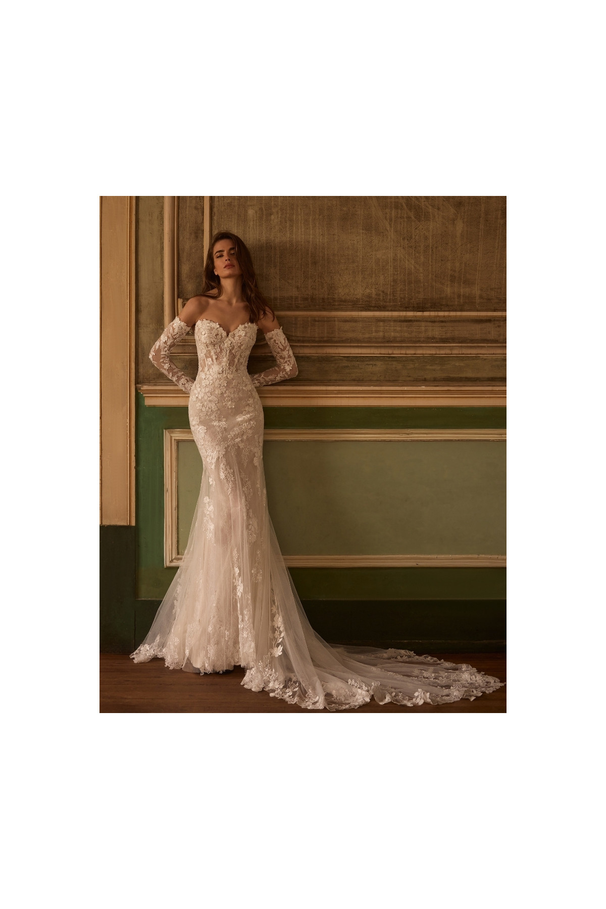 Abito da sposa Maira, avorio, in tulle ricamato di Alberto Palatchi