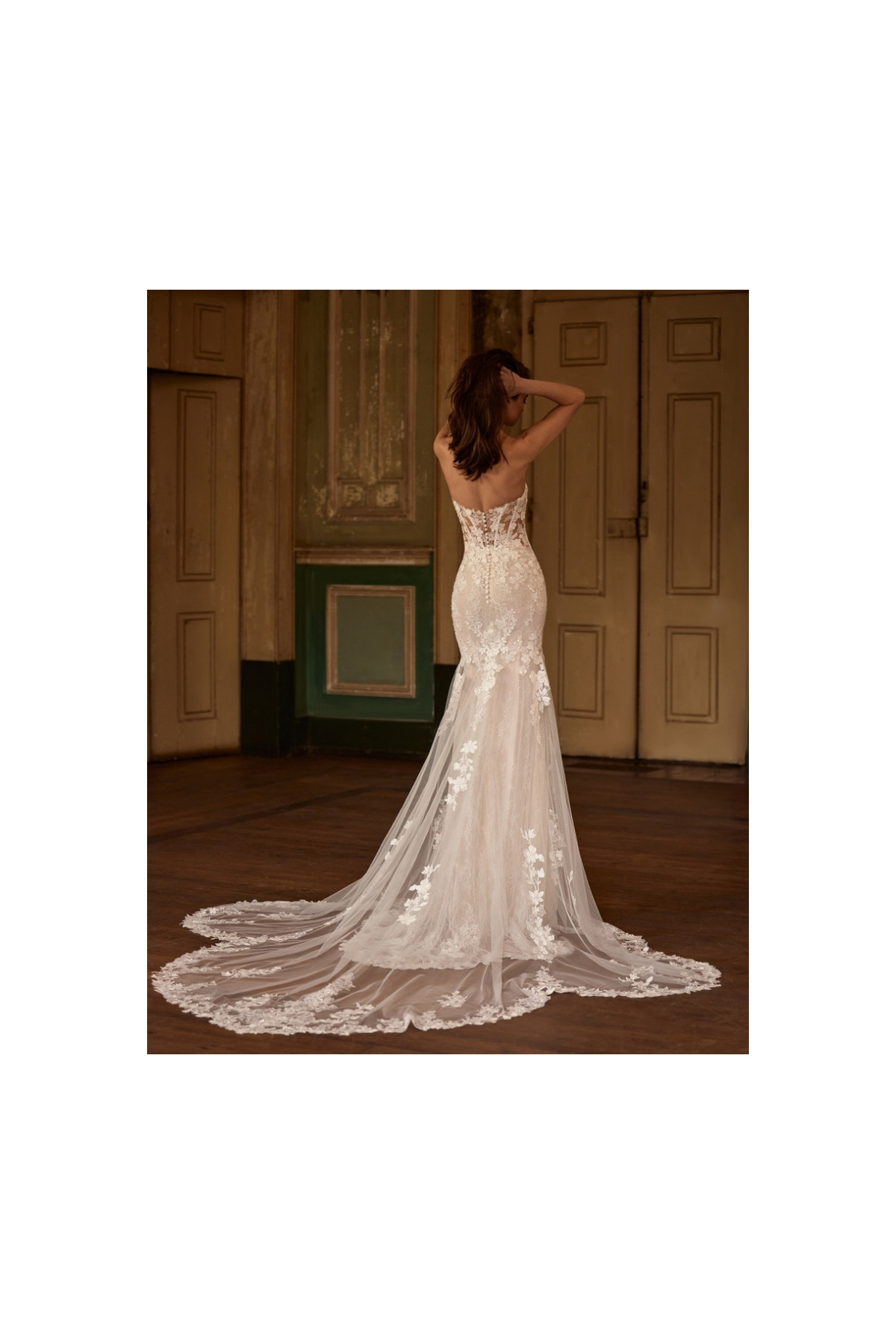 Abito da sposa Maira, avorio, in tulle ricamato di Alberto Palatchi