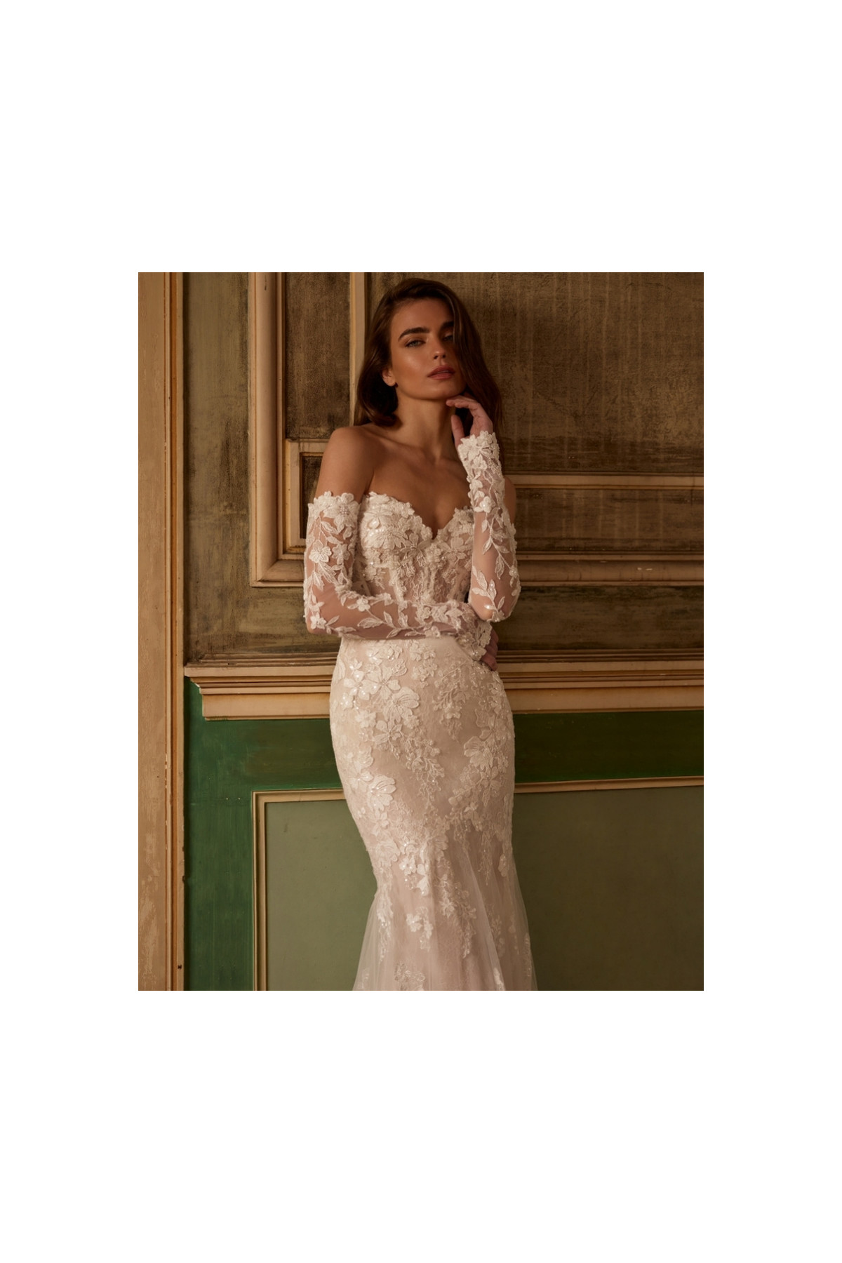 Abito da sposa Maira, avorio, in tulle ricamato di Alberto Palatchi