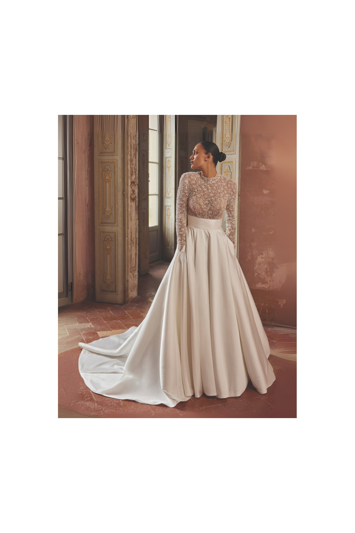 Kira abito da sposa ampio in satin avorio di Justin Alexander