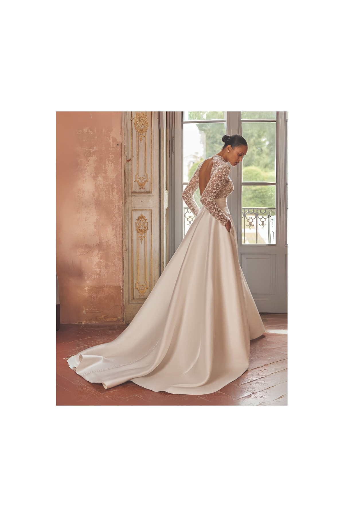 Kira abito da sposa ampio in satin avorio di Justin Alexander
