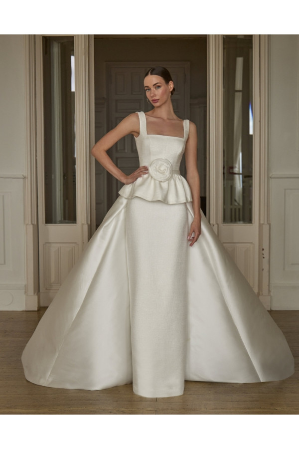 Chiara abito da sposa in mikado avorio a tubino di Novia D'art