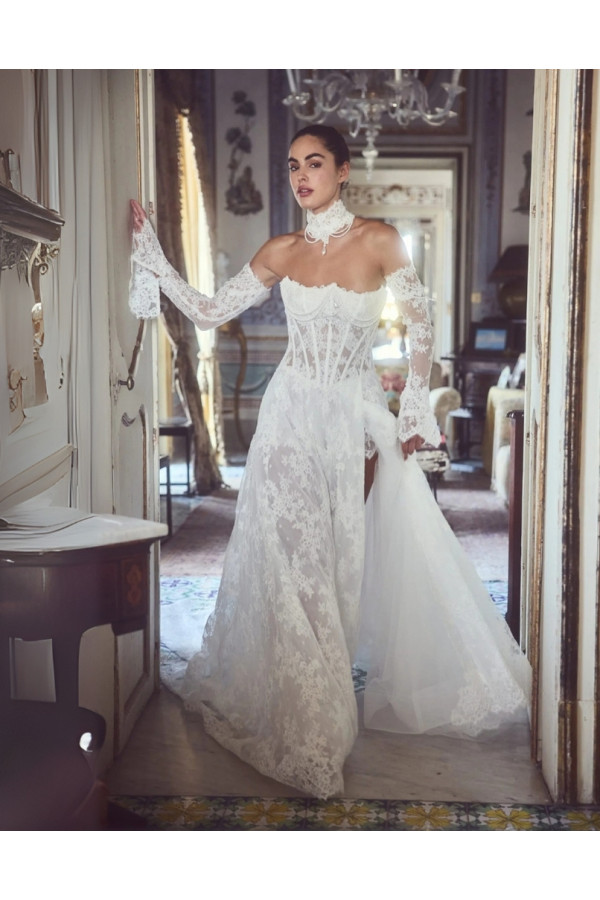 Abito da sposa avorio in pizzo ampio Alessandro Couture