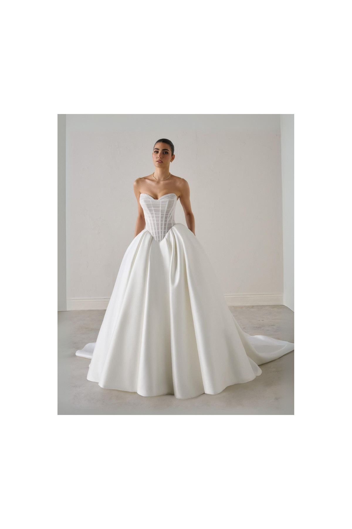 Abito da sposa avorio in pizzo a sirena 66429 di Lillian West