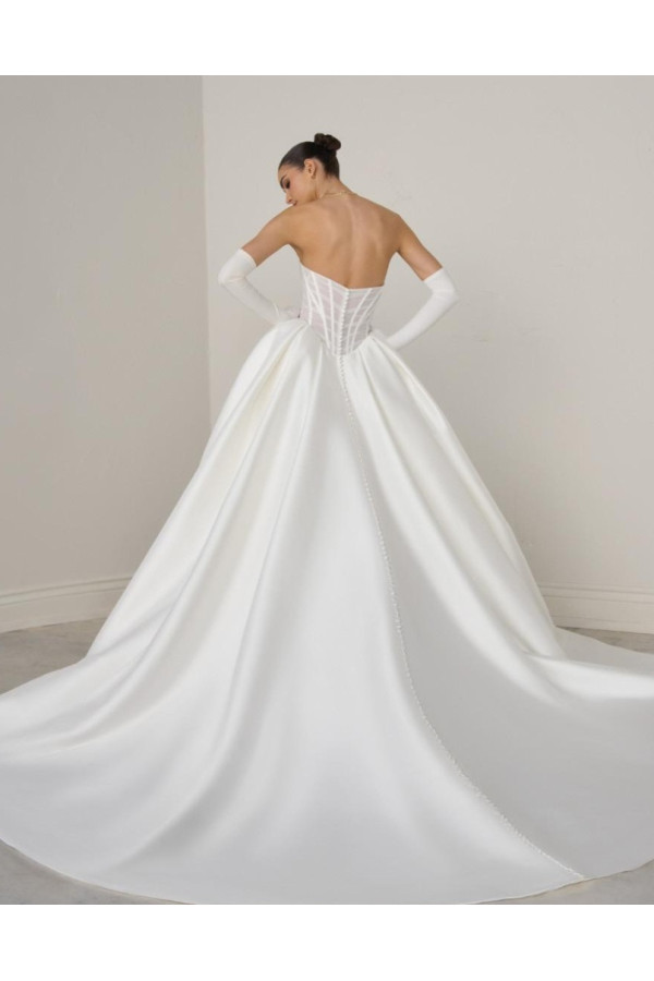 Abito da sposa avorio in pizzo a sirena 66429 di Lillian West