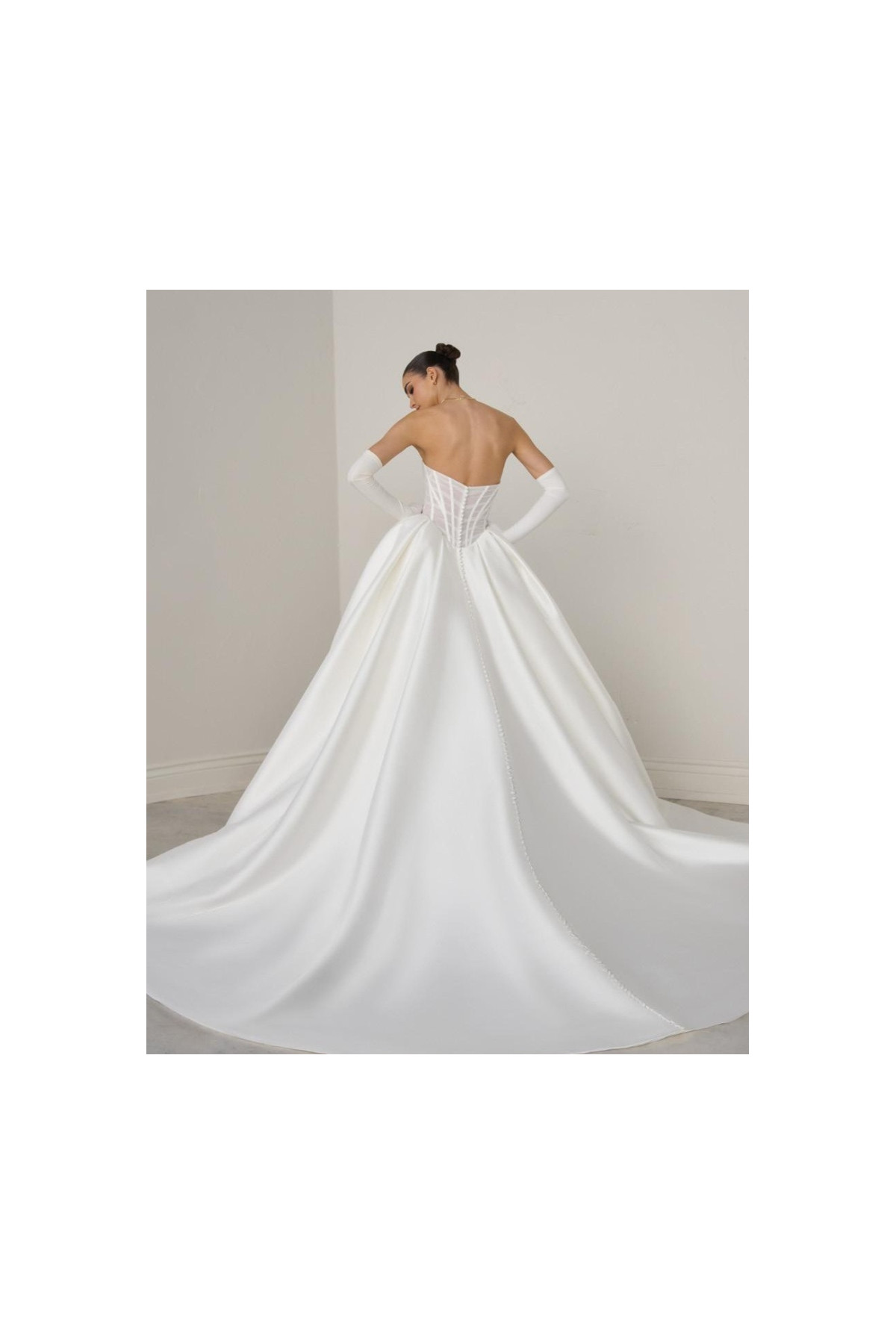 Abito da sposa avorio in pizzo a sirena 66429 di Lillian West