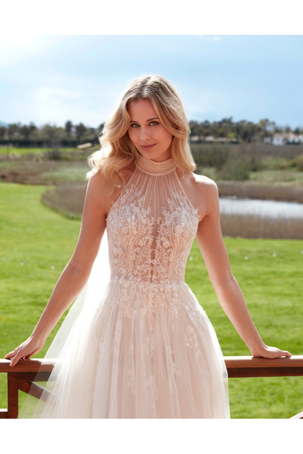 Oasis abito da sposa avorio in tulle, ampio di Fara Sposa