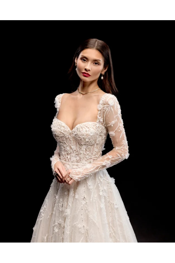 Abito da sposa avorio in pizzo ampio con spacco di Justin Alexander