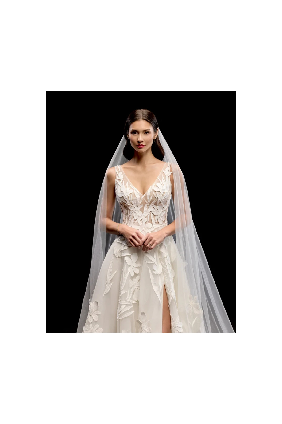 Abito da sposa avorio in pizzo ampio con spacco di Justin Alexander