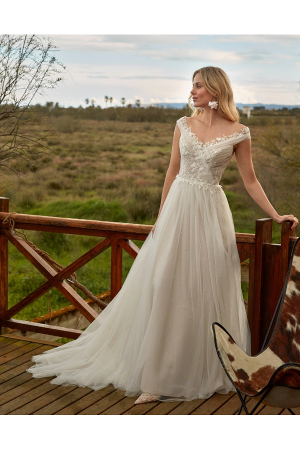 Nelia abito da sposa avorio in tulle scivolato, di Fara Sposa