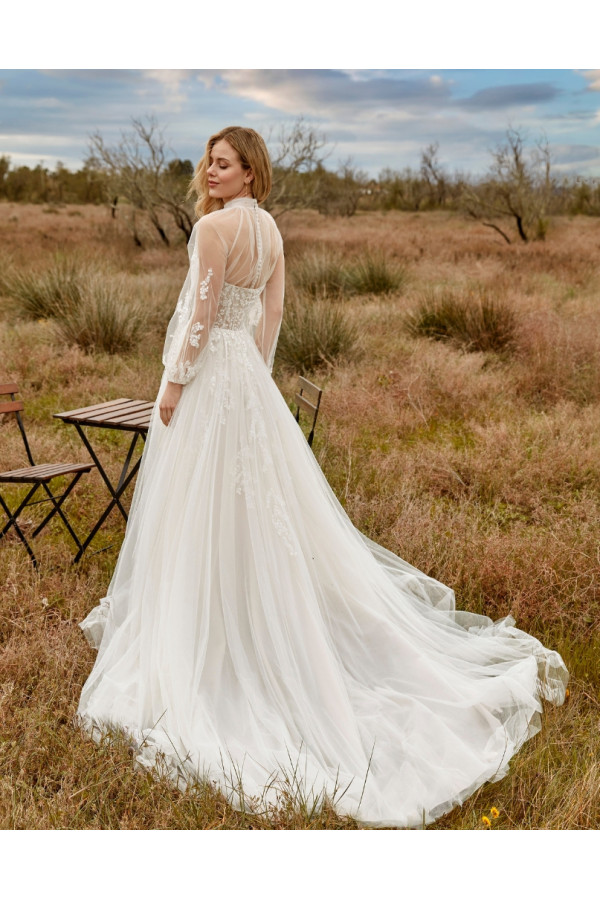Oceano abito da sposa avorio in tulle romantico di Fara Sposa