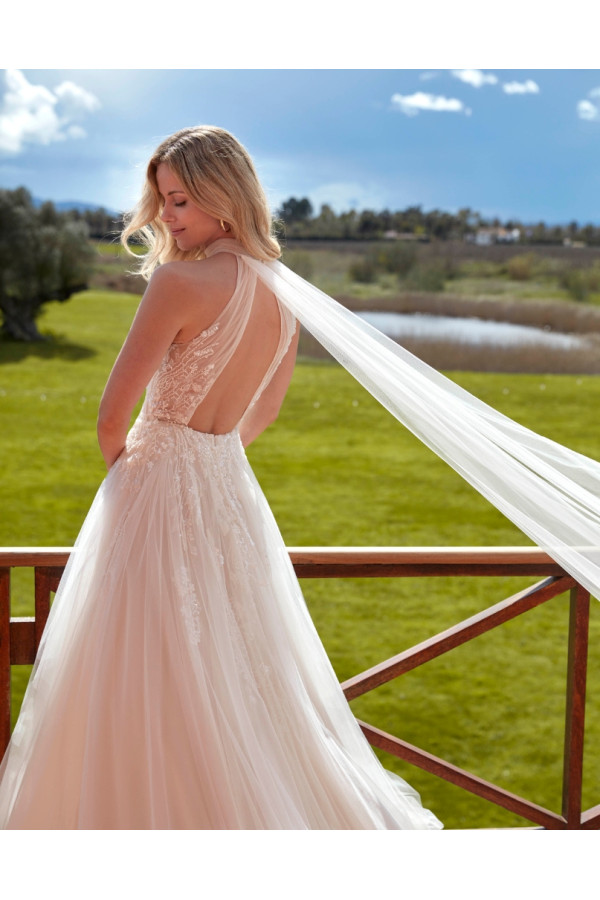 Oasis abito da sposa avorio in tulle, ampio di Fara Sposa