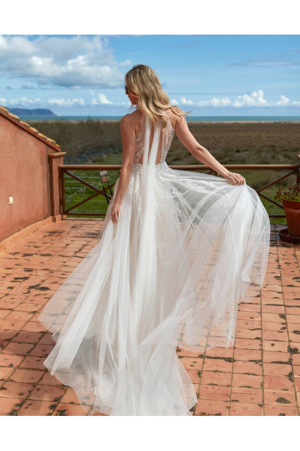 Oasis abito da sposa avorio in tulle, ampio di Fara Sposa