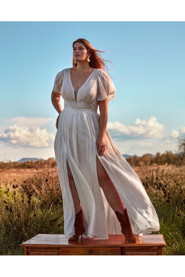 Nola abito da sposa avorio in tulle, morbido con spacchi di Fara Sposa