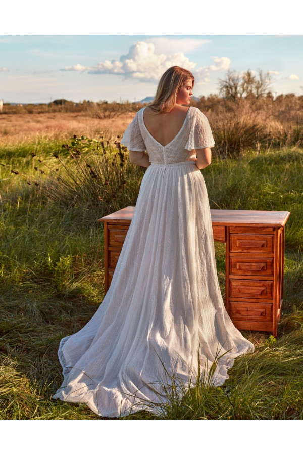Nola abito da sposa avorio in tulle, morbido con spacchi di Fara Sposa
