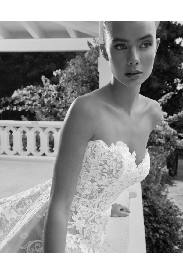 Constance abito da sposa avorio a sirena di crep di Alberto Palatchi
