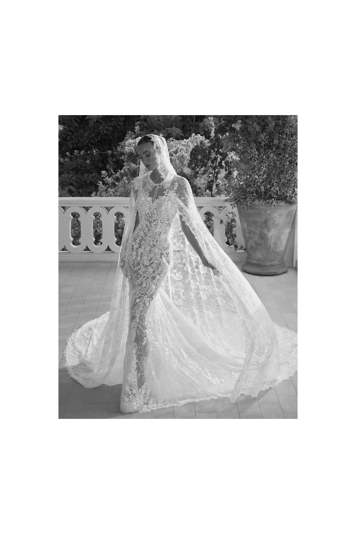 Constance abito da sposa avorio a sirena di crep di Alberto Palatchi