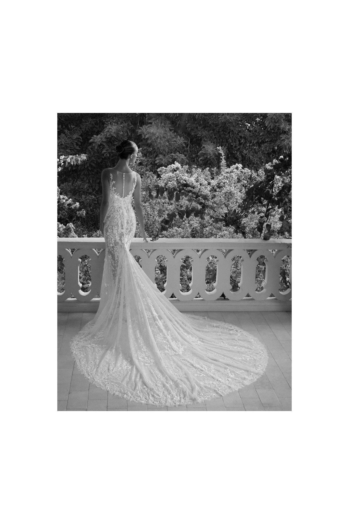 Constance abito da sposa avorio a sirena di crep di Alberto Palatchi