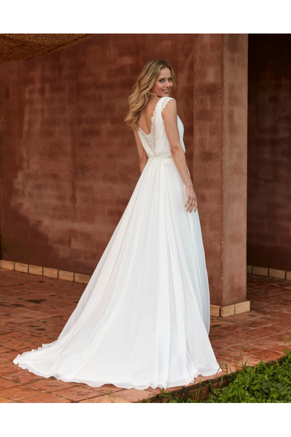 Nuria abito da sposa avorio in chiffon morbido di Fara Sposa