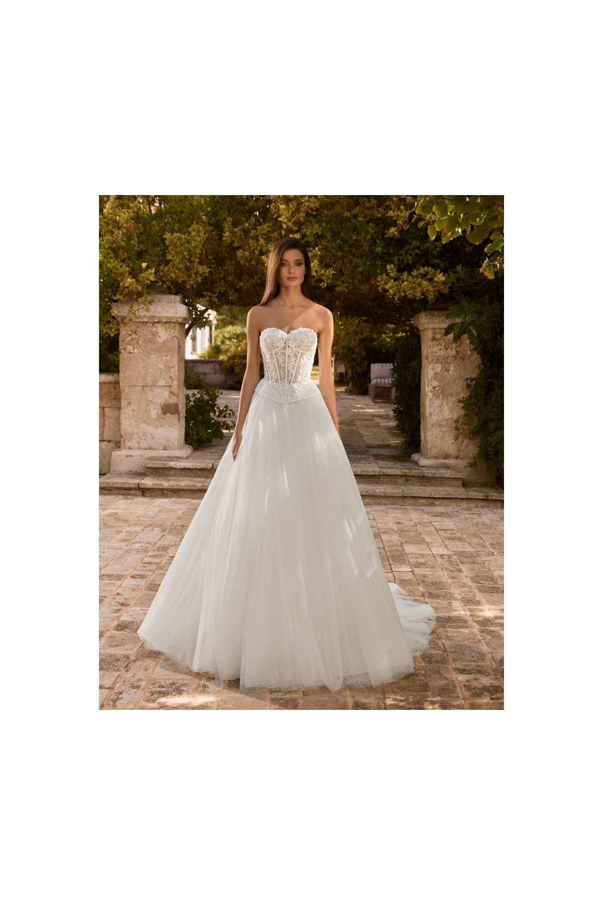Abito da sposa Luisa color avorio, tulle e ricami di Alberto Palatachi