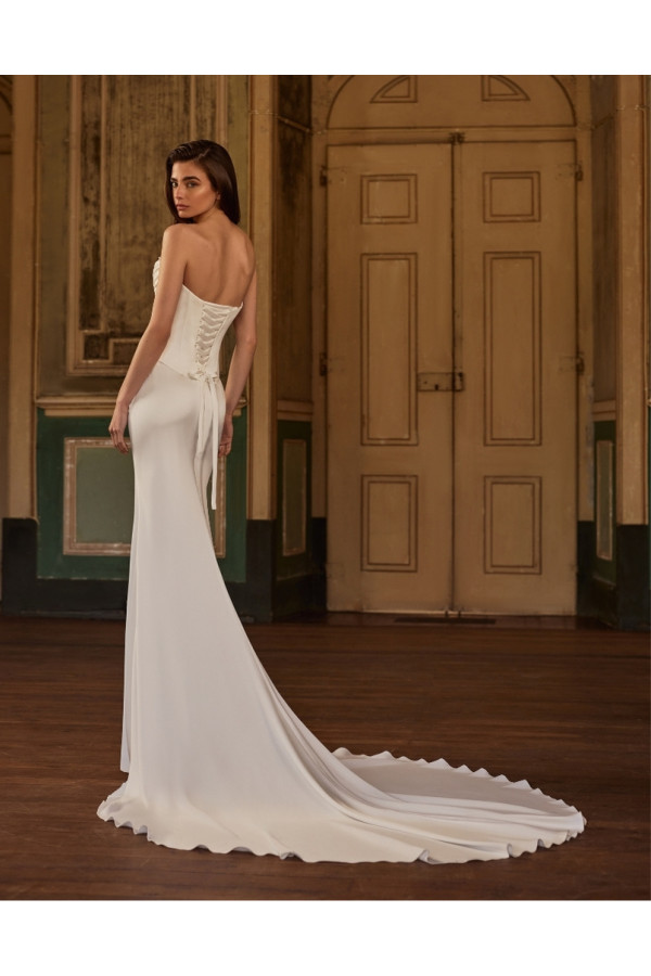 Abito da sposa Zoe, off white, a sirena, in crep, di Alberto Palatachi