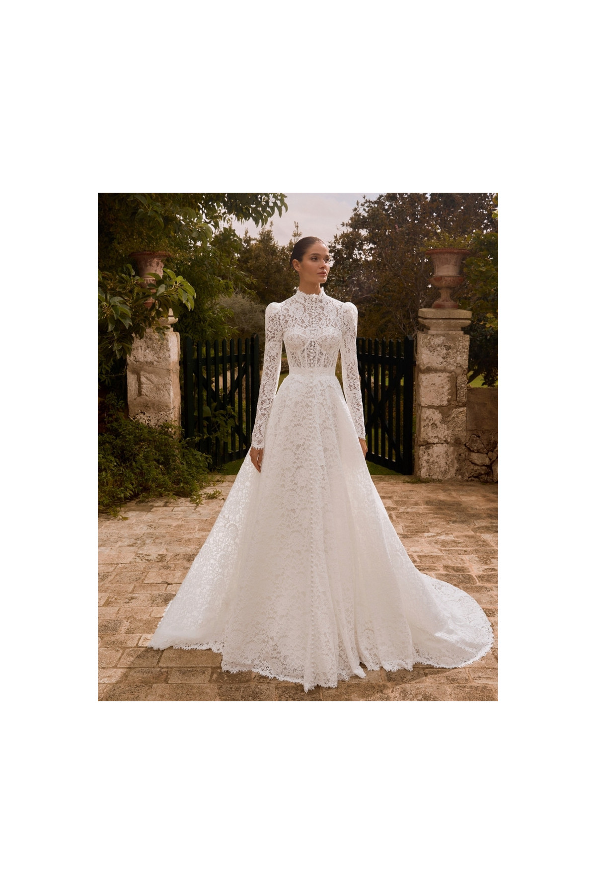 Abito da sposa Mencia, bianco, in pizzo ampio di Alberto Palatachi
