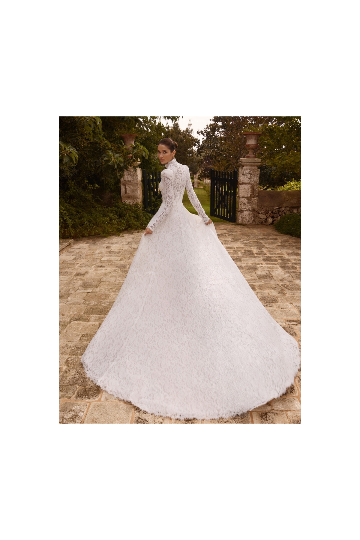 Abito da sposa Mencia, bianco, in pizzo ampio di Alberto Palatachi