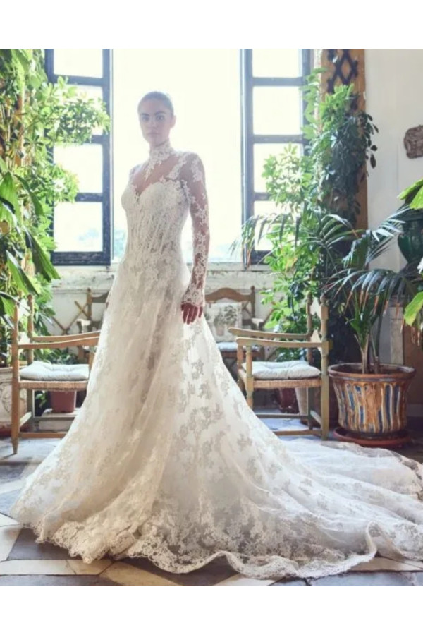 Abito da sposa avorio in pizzo ampio di Alessandro Couture