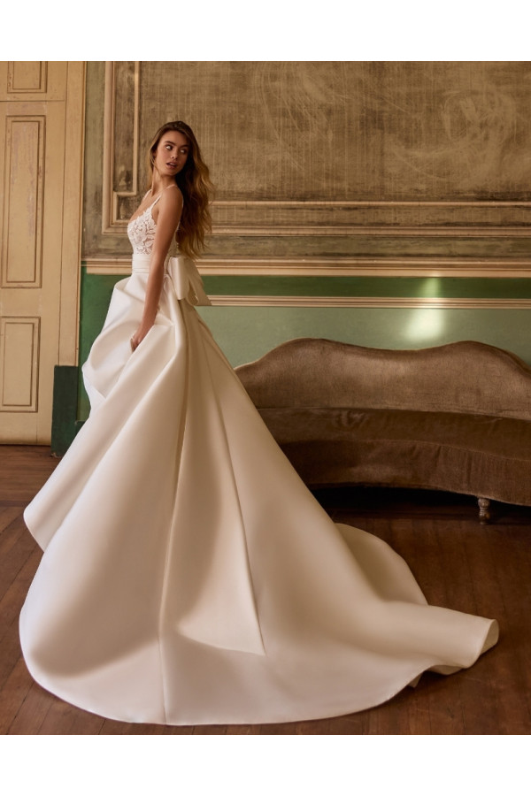 L'abito da sposa Romee, avorio, ampio, mikato Alberto Palatachi