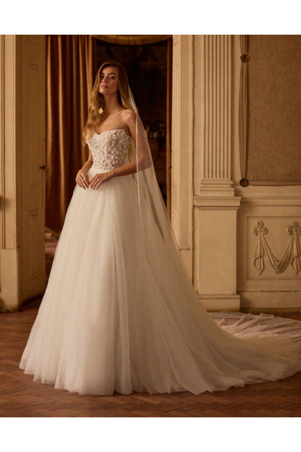 Hiroko abito da sposa avorio ampio di  tulle di Alberto Palatchi