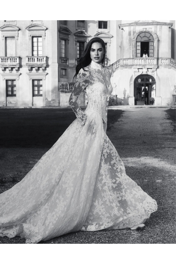 Abito da sposa avorio in pizzo a sirena di Alessandro Couture