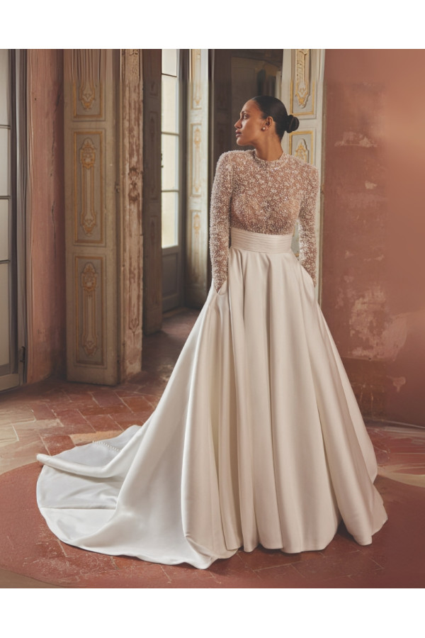 Kira abito da sposa ampio in satin avorio di Justin Alexander