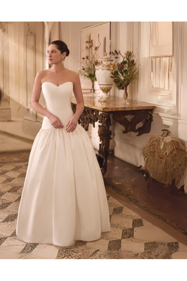 Liv abito da sposa ampio avorio bassovita di mikado di Justin Alexande