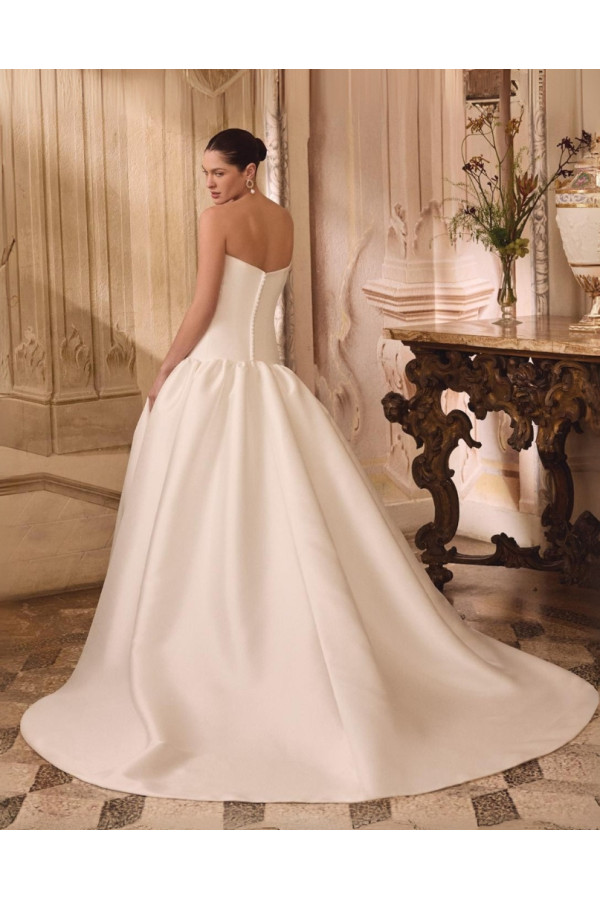 Liv abito da sposa ampio avorio bassovita di mikado di Justin Alexande