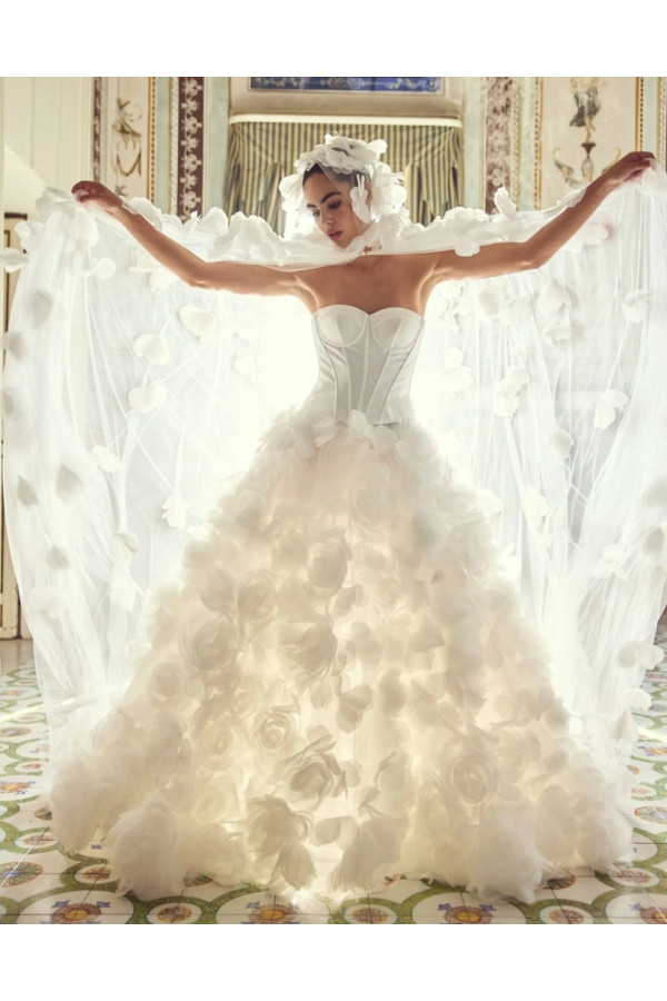 Abito da sposa avorio in tulle ampio di Alessandro Couture