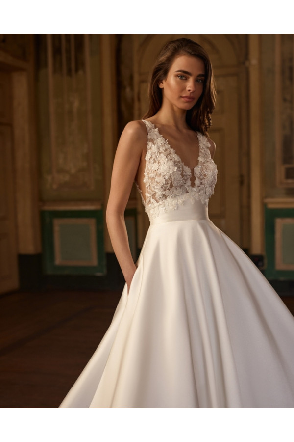 dovima abito da sposa avorio in douchesse ampio di alberto palatchi