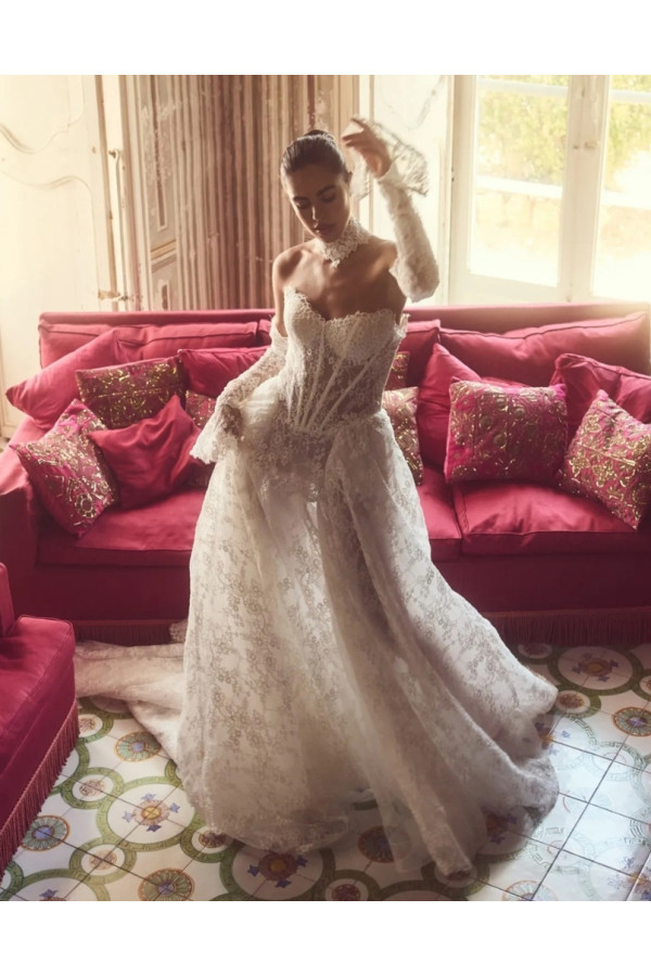 Abito da sposa avorio ampio in pizzo di Alessandro Couture