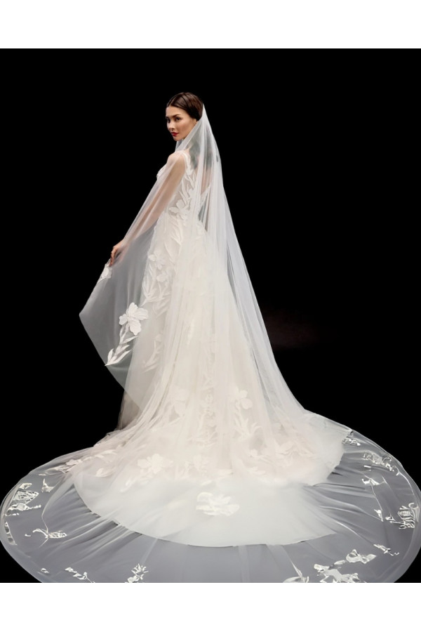 Abito da sposa avorio in pizzo ampio con spacco di Justin Alexander