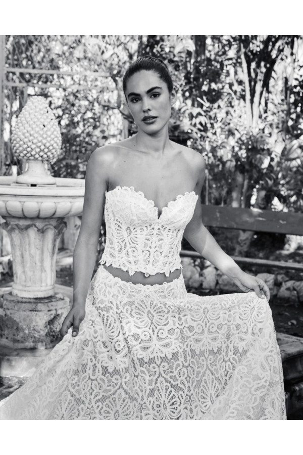 Abito da sposa avorio in pizzo separato di Alessandro Couture