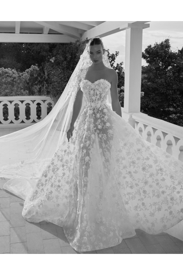 Abito da sposa Navia, bianco, pizzo, di Alberto Palatachi