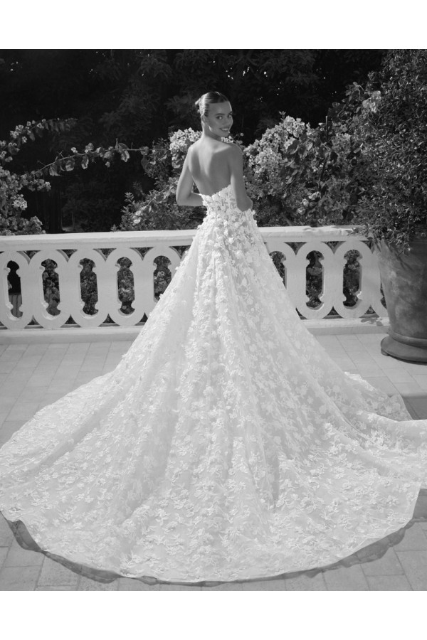 Abito da sposa Navia, bianco, pizzo, di Alberto Palatachi